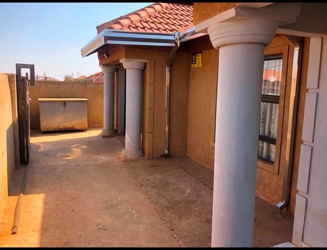 3 BEDROOM HOUSE FOR SALE IN VILLA LIZA